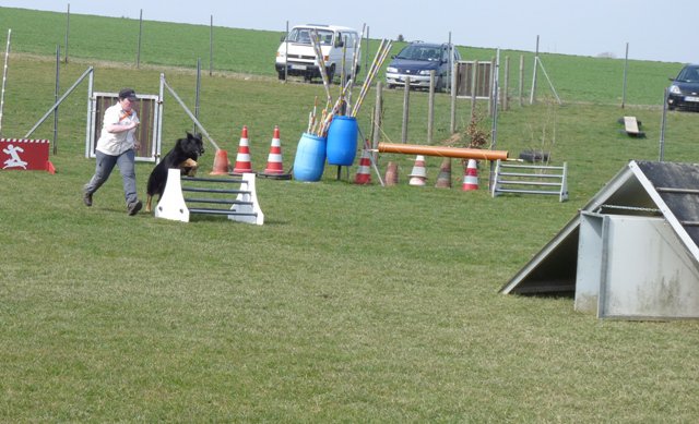 20090412_1679181057_shorty13